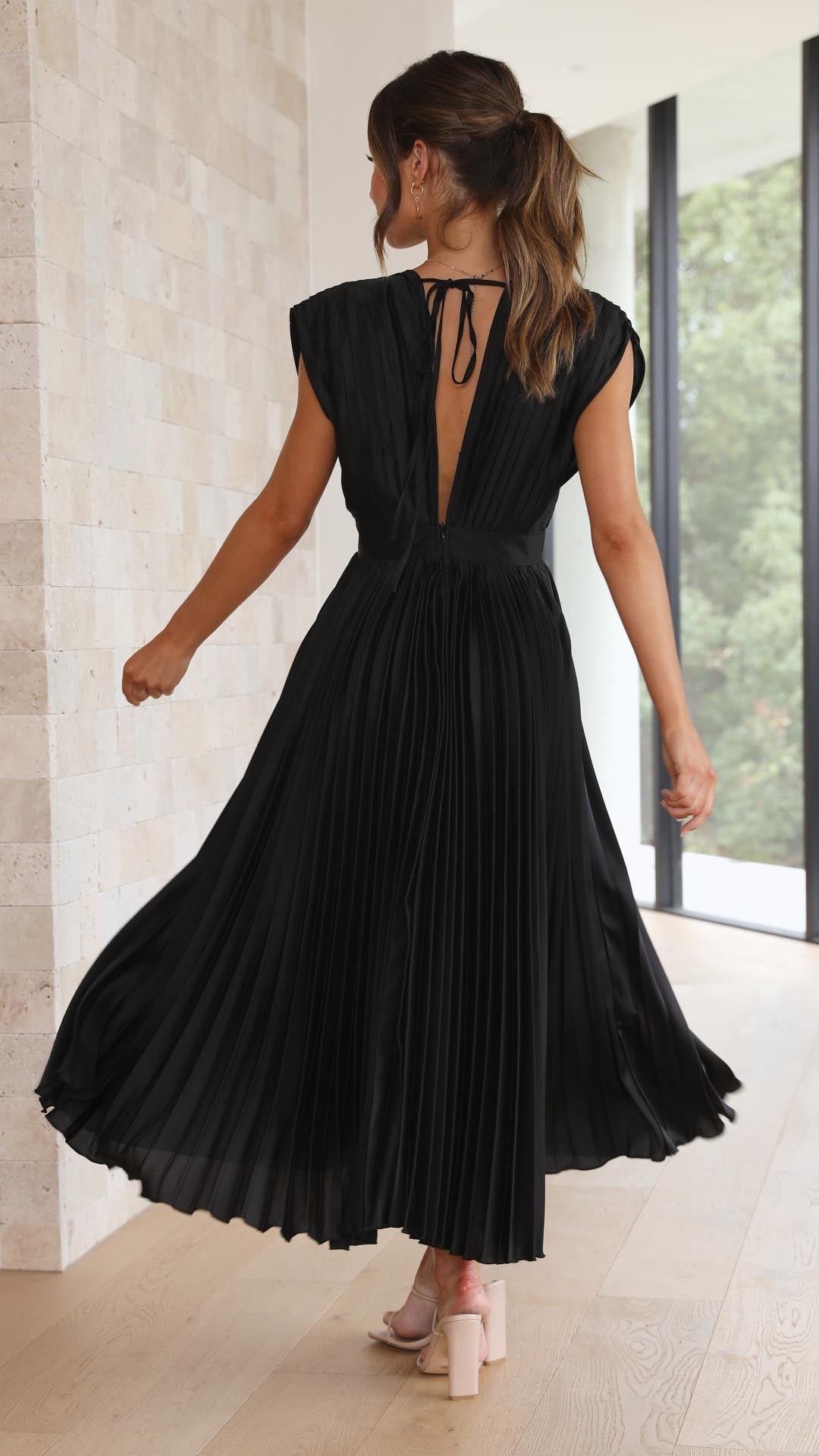 Alexis | Elegant Pleated Dress